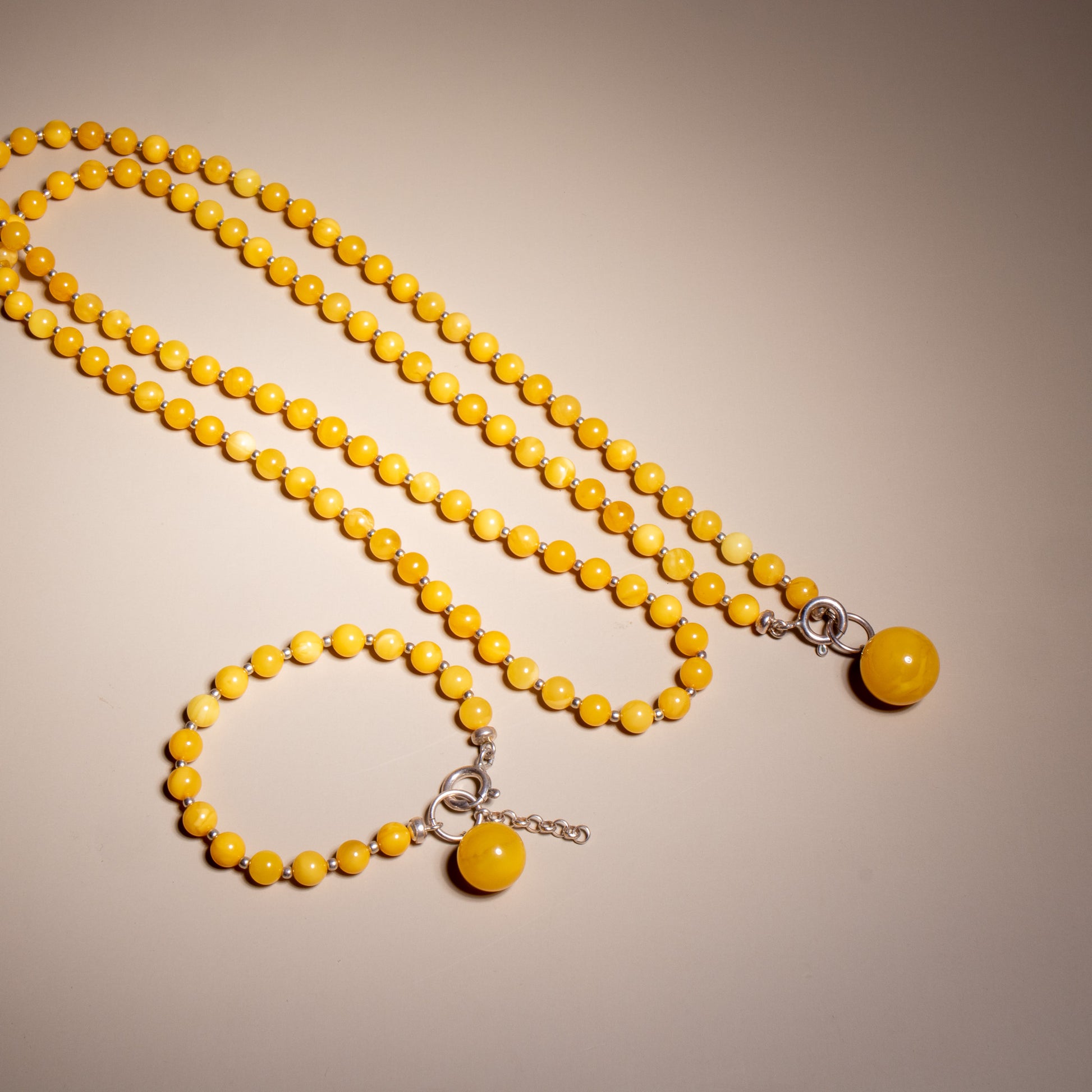 Conjunto de Âmbar Báltico Milky com Prata 925 – Colar 70 cm + Pulseira Ajustável