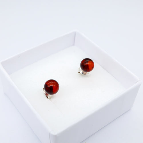 Brinco de Âmbar Báltico “Bolinha Cereja” de Prata 925